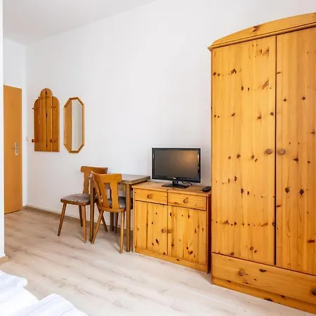 Gaststaette Zur Sektkellerei Guest house Freyburg